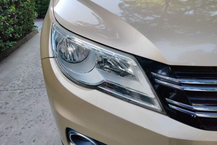 Used Volkswagen Tiguan 2012 2.0 TSI Automatic All-Wheel Drive Elite Edition Right Front Headlight