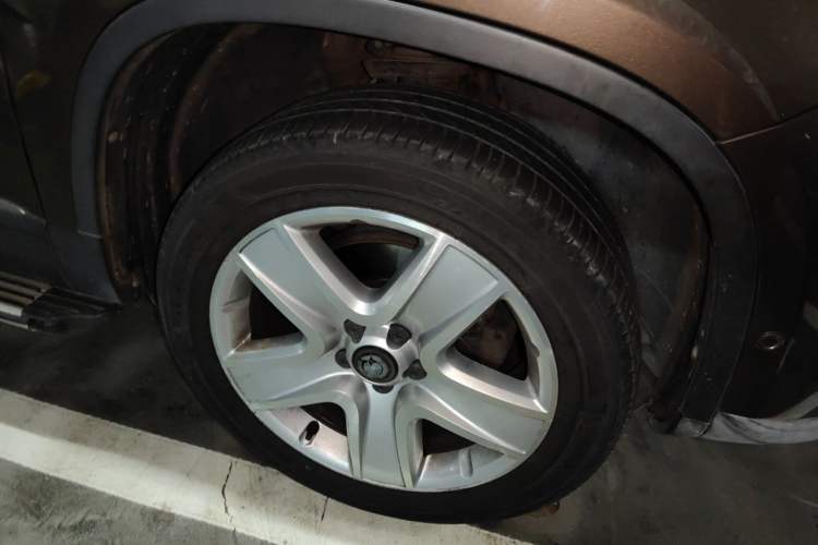 Used Volkswagen Tiguan 2012 2.0 TSI Luxury Edition Right Front Wheel Hub