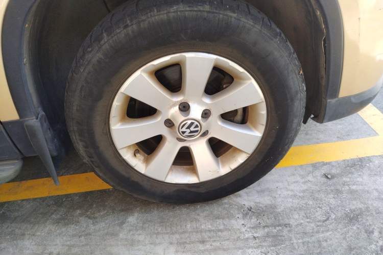 Used Volkswagen Tiguan 2012 1.8TSI Automatic Two-Wheel Drive Trend Edition Right Front Wheel Hub