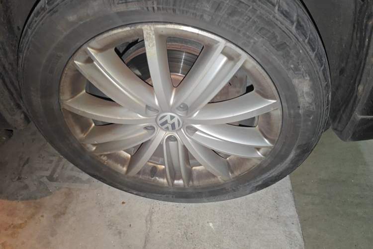 Used Volkswagen Tiguan 2012 2.0 TSI Automatic All-Wheel Drive Flagship Edition Right Front Wheel Hub