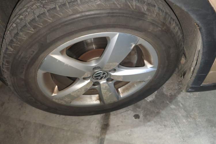 Used Volkswagen Tiguan 2012 1.8TSI Automatic Two-Wheel Drive Zhaoshi Edition Right Front Wheel Hub