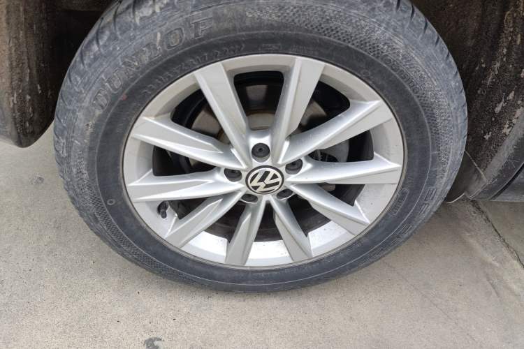 Used Volkswagen Tiguan 2012 2.0 TSI Comfort Edition Right Front Wheel Hub