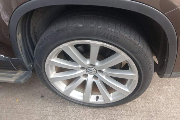 Used Volkswagen Tiguan 2012 2.0 TSI Comfort Edition Right Front Wheel Hub