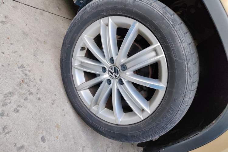 Used Volkswagen Tiguan 2012 2.0 TSI Automatic All-Wheel Drive Elite Edition Right Front Wheel Hub