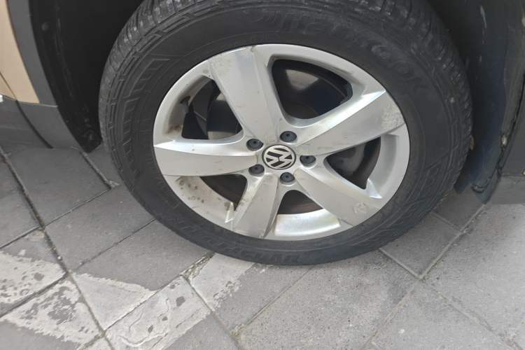 Used Volkswagen Tiguan 2012 1.8TSI Automatic All-Wheel Drive Elite Edition Right Front Wheel Hub