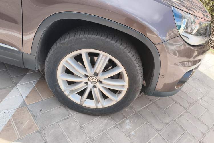 Used Volkswagen Tiguan 2012 2.0 TSI Comfort Edition Right Front Wheel Hub