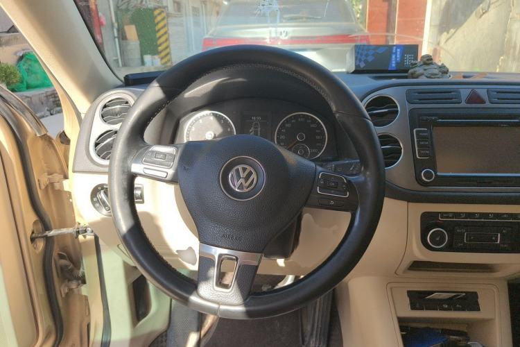 Used Volkswagen Tiguan 2012 2.0 TSI Automatic All-Wheel Drive Flagship Edition Steering Wheel