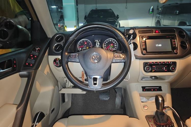 Used Volkswagen Tiguan 2012 2.0 TSI Automatic All-Wheel Drive Flagship Edition Steering Wheel
