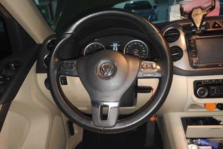 Used Volkswagen Tiguan 2012 1.8TSI Automatic Two-Wheel Drive Zhaoshi Edition Steering Wheel