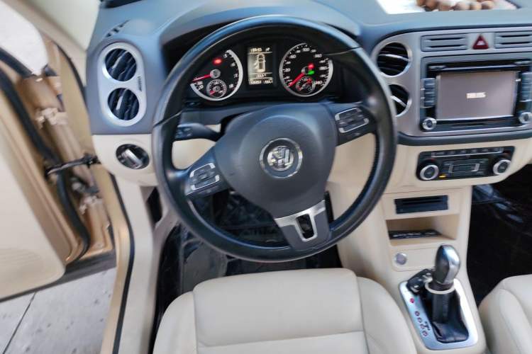 Used Volkswagen Tiguan 2012 2.0 TSI Automatic All-Wheel Drive Elite Edition Steering Wheel