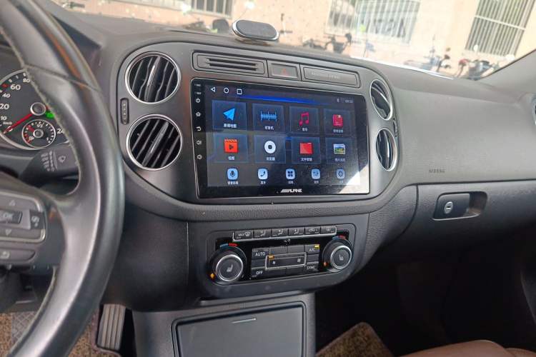 Used Volkswagen Tiguan 2012 2.0 TSI Comfort Edition Audio And AC Panel