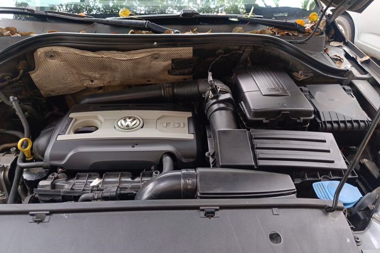 Used Volkswagen Tiguan 2012 2.0 TSI Comfort Edition Engine Bay