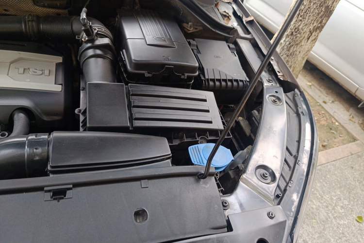 Used Volkswagen Tiguan 2012 2.0 TSI Comfort Edition Engine Bay Left