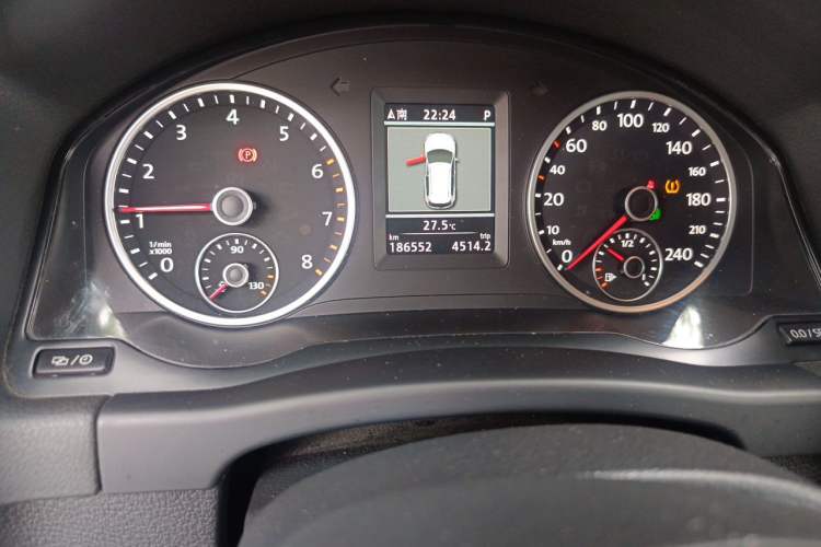 Used Volkswagen Tiguan 2012 2.0 TSI Comfort Edition Odometer Close Up