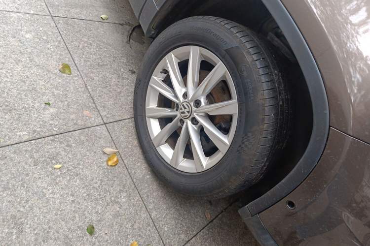 Used Volkswagen Tiguan 2012 2.0 TSI Comfort Edition Right Front Wheel Hub