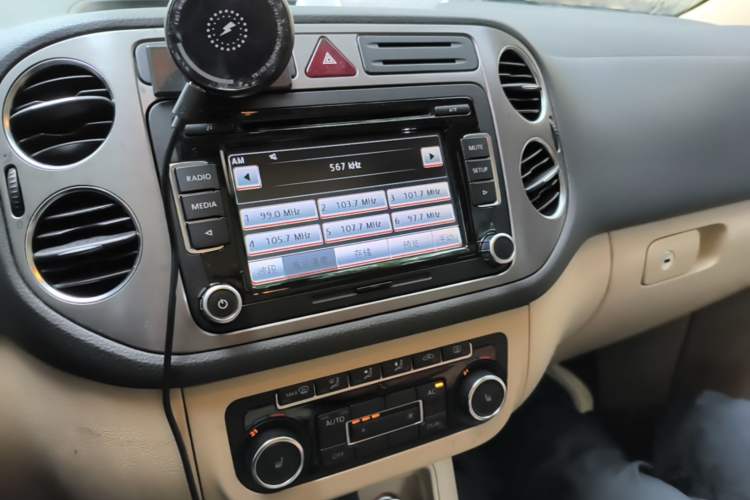 Used Volkswagen Tiguan 2012 1.8TSI Automatic All-Wheel Drive Elite Edition Audio And AC Panel