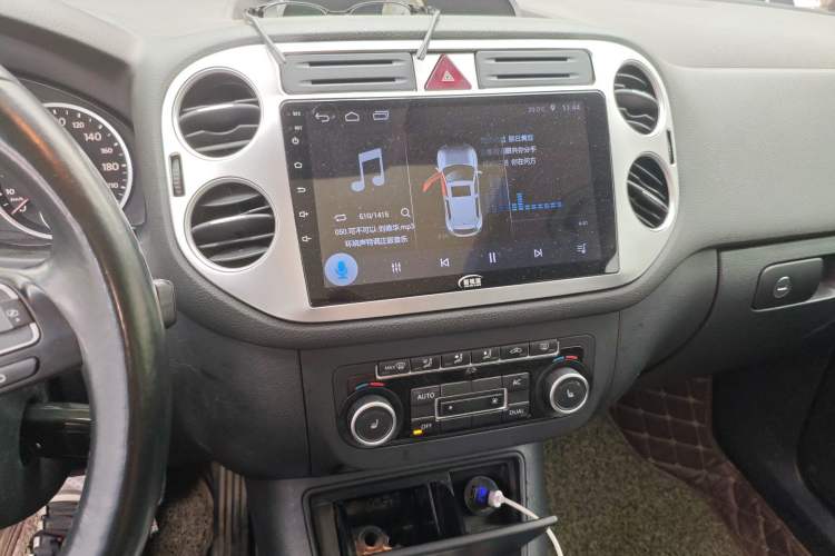 Used Volkswagen Tiguan 2012 1.8TSI Automatic All-Wheel Drive Elite Edition Audio And AC Panel