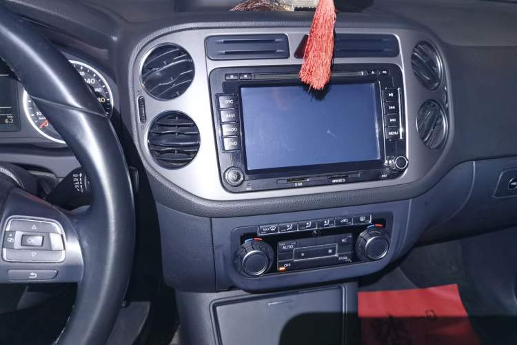 Used Volkswagen Tiguan 2012 1.8TSI Manual Two-Wheel Drive Enjoyment Edition Audio And AC Panel