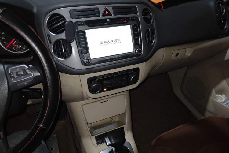 Used Volkswagen Tiguan 2012 1.8TSI Automatic All-Wheel Drive Elite Edition Audio And AC Panel