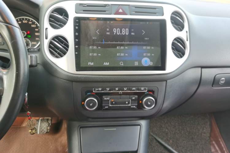 Used Volkswagen Tiguan 2012 1.8TSI Automatic Two-Wheel Drive Elite Edition Audio And AC Panel