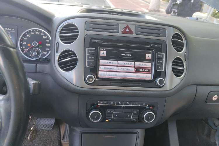 Used Volkswagen Tiguan 2012 1.8TSI Automatic Two-Wheel Drive Elite Edition Audio And AC Panel