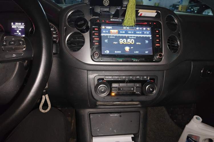 Used Volkswagen Tiguan 2012 1.8TSI Automatic Two-Wheel Drive Elite Edition Audio And AC Panel