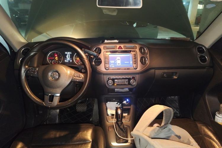 Used Volkswagen Tiguan 2012 1.8TSI Automatic All-Wheel Drive Elite Edition Center Console