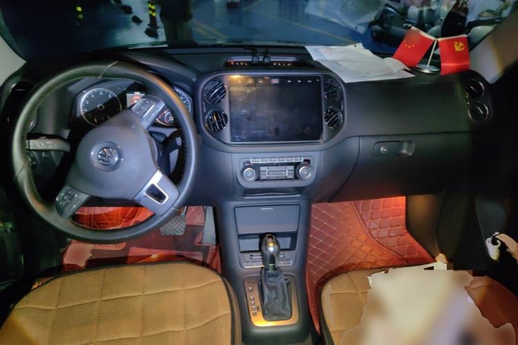 Used Volkswagen Tiguan 2012 2.0 TSI Automatic All-Wheel Drive Elite Edition Center Console