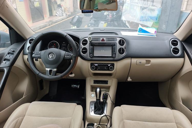 Used Volkswagen Tiguan 2012 2.0 TSI Automatic All-Wheel Drive Flagship Edition Center Console