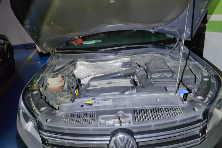 Used Volkswagen Tiguan 2012 2.0 TSI Automatic All-Wheel Drive Elite Edition Engine Bay