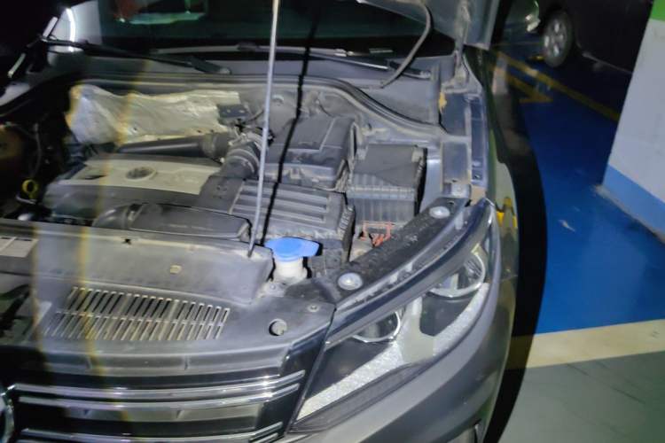 Used Volkswagen Tiguan 2012 2.0 TSI Automatic All-Wheel Drive Elite Edition Engine Bay Left