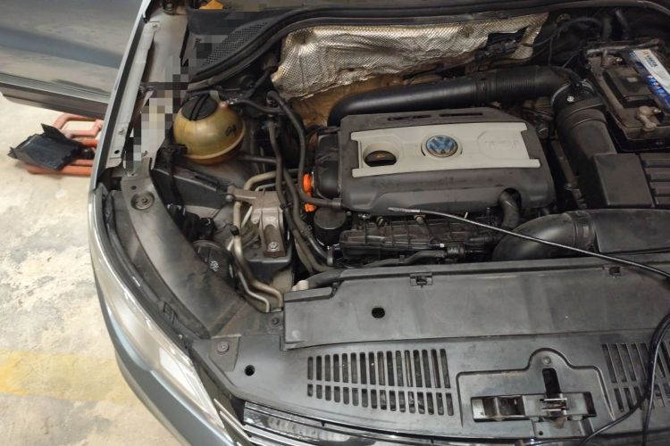 Used Volkswagen Tiguan 2012 1.8TSI Automatic All-Wheel Drive Elite Edition Engine Bay Right