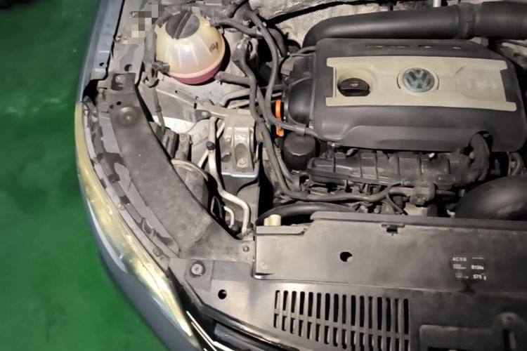 Used Volkswagen Tiguan 2012 1.8TSI Automatic All-Wheel Drive Elite Edition Engine Bay Right