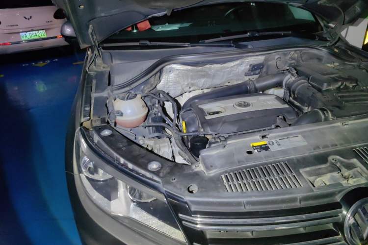 Used Volkswagen Tiguan 2012 2.0 TSI Automatic All-Wheel Drive Elite Edition Engine Bay Right