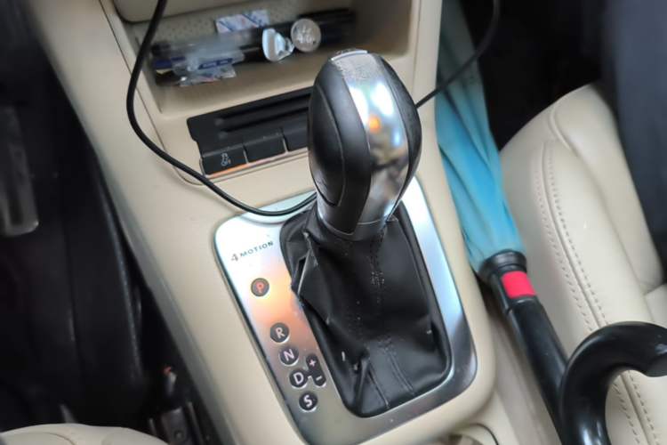 Used Volkswagen Tiguan 2012 1.8TSI Automatic All-Wheel Drive Elite Edition Gear Lever