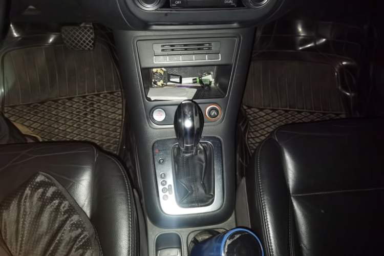 Used Volkswagen Tiguan 2012 1.8TSI Automatic All-Wheel Drive Elite Edition Gear Lever