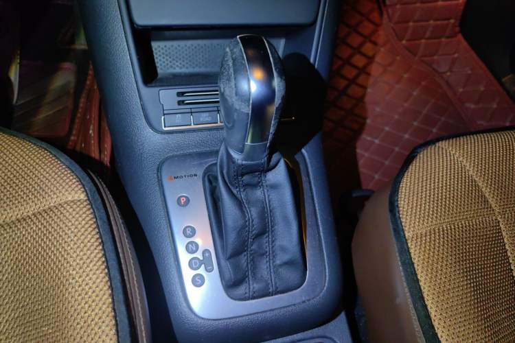 Used Volkswagen Tiguan 2012 2.0 TSI Automatic All-Wheel Drive Elite Edition Gear Lever