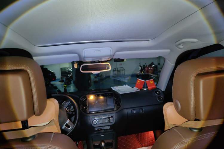 Used Volkswagen Tiguan 2012 2.0 TSI Automatic All-Wheel Drive Elite Edition Headliner
