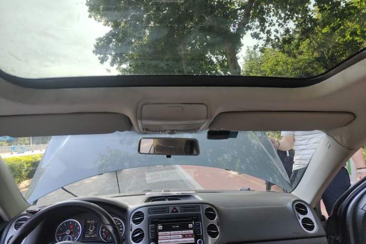 Used Volkswagen Tiguan 2012 1.8TSI Automatic Two-Wheel Drive Elite Edition Headliner
