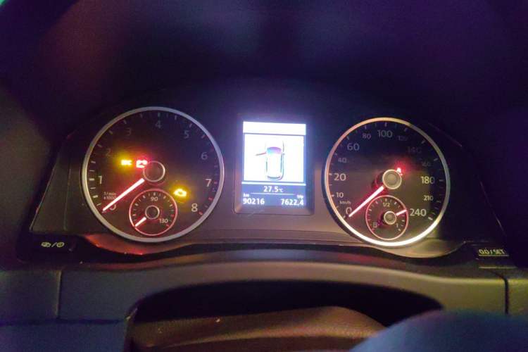 Used Volkswagen Tiguan 2012 2.0 TSI Automatic All-Wheel Drive Elite Edition Instrument Cluster