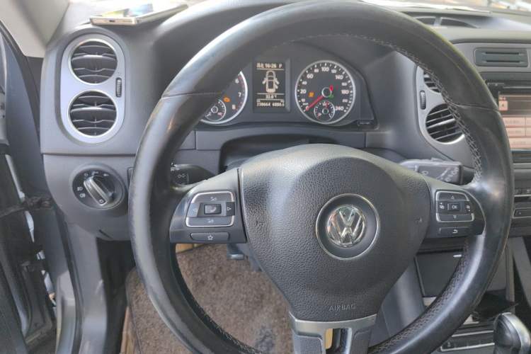 Used Volkswagen Tiguan 2012 1.8TSI Automatic Two-Wheel Drive Elite Edition Instrument Cluster