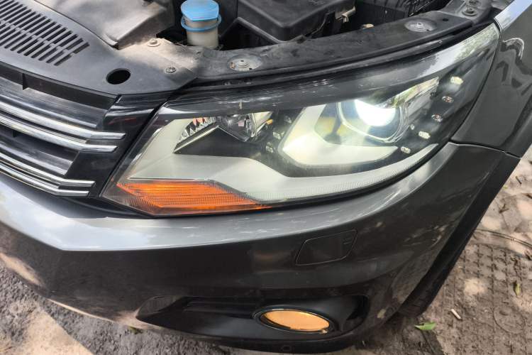 Used Volkswagen Tiguan 2012 2.0 TSI Luxury Edition Left Front Headlight