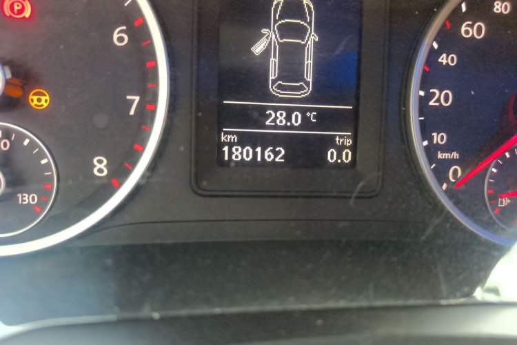 Used Volkswagen Tiguan 2012 2.0 TSI Automatic All-Wheel Drive Flagship Edition Odometer Close Up