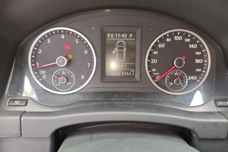 Used Volkswagen Tiguan 2012 1.8TSI Automatic All-Wheel Drive Elite Edition Odometer Close Up