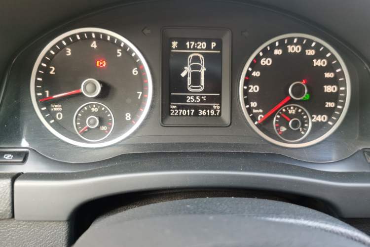 Used Volkswagen Tiguan 2012 1.8TSI Automatic Two-Wheel Drive Elite Edition Odometer Close Up