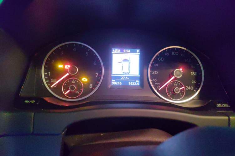 Used Volkswagen Tiguan 2012 2.0 TSI Automatic All-Wheel Drive Elite Edition Odometer Close Up