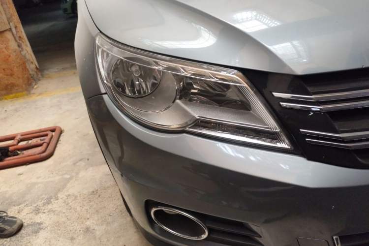 Used Volkswagen Tiguan 2012 1.8TSI Automatic All-Wheel Drive Elite Edition Right Front Headlight