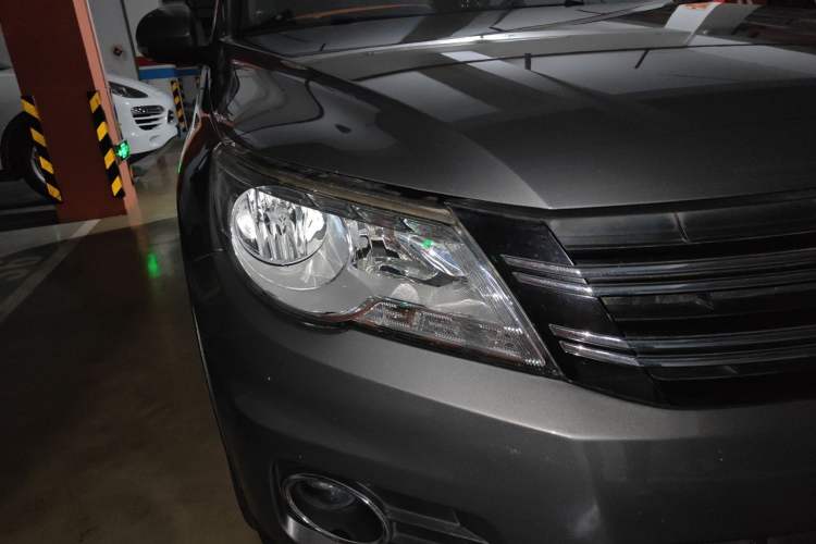 Used Volkswagen Tiguan 2012 1.8TSI Automatic All-Wheel Drive Elite Edition Right Front Headlight