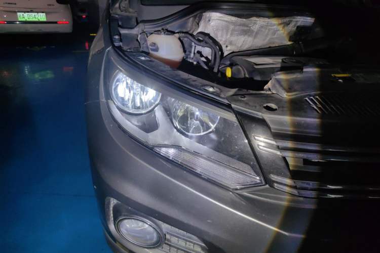 Used Volkswagen Tiguan 2012 2.0 TSI Automatic All-Wheel Drive Elite Edition Right Front Headlight