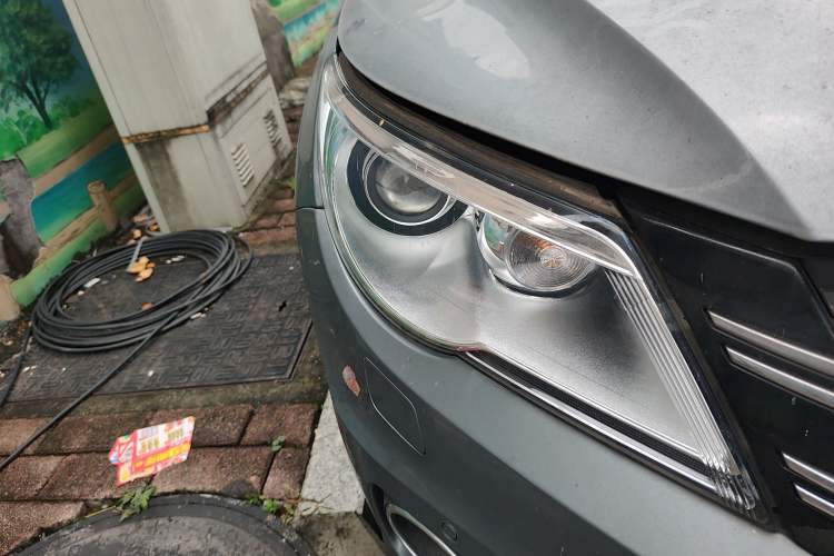 Used Volkswagen Tiguan 2012 2.0 TSI Automatic All-Wheel Drive Flagship Edition Right Front Headlight